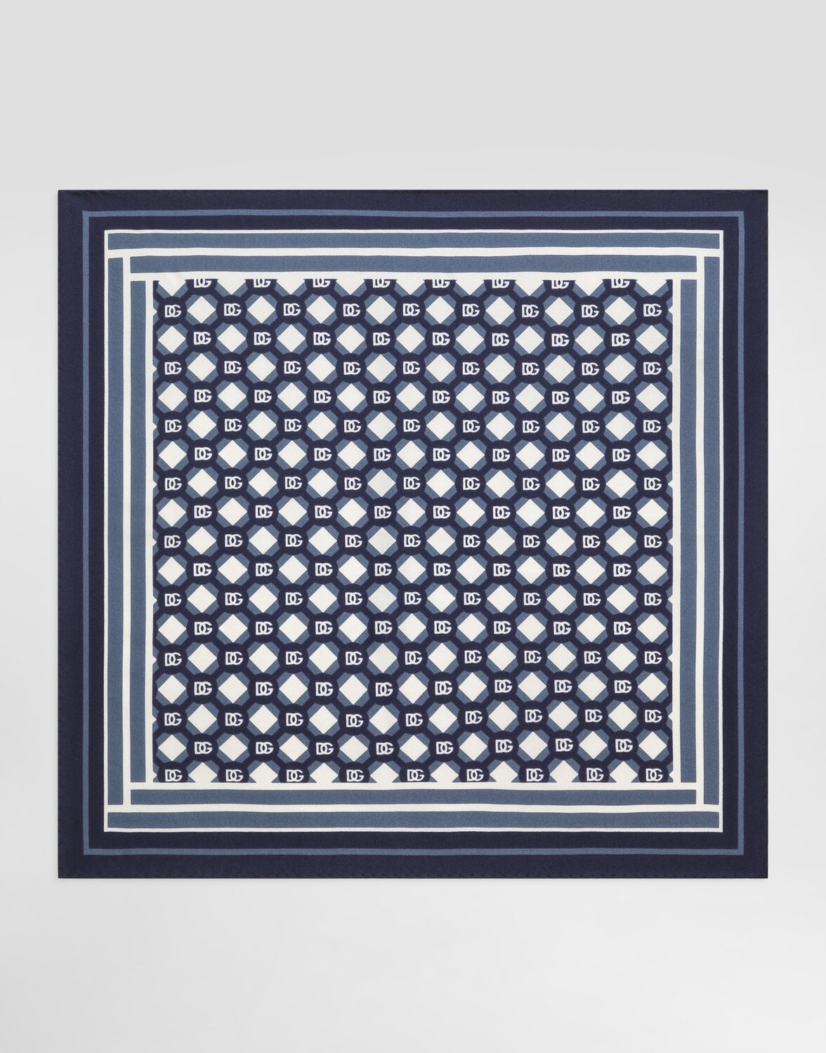 Шелковый платок с микроузором и логотипом Dolce & Gabbana, мультиколор
Шелковый платок с микроузором и логотипом Dolce & Gabbana, мультиколор