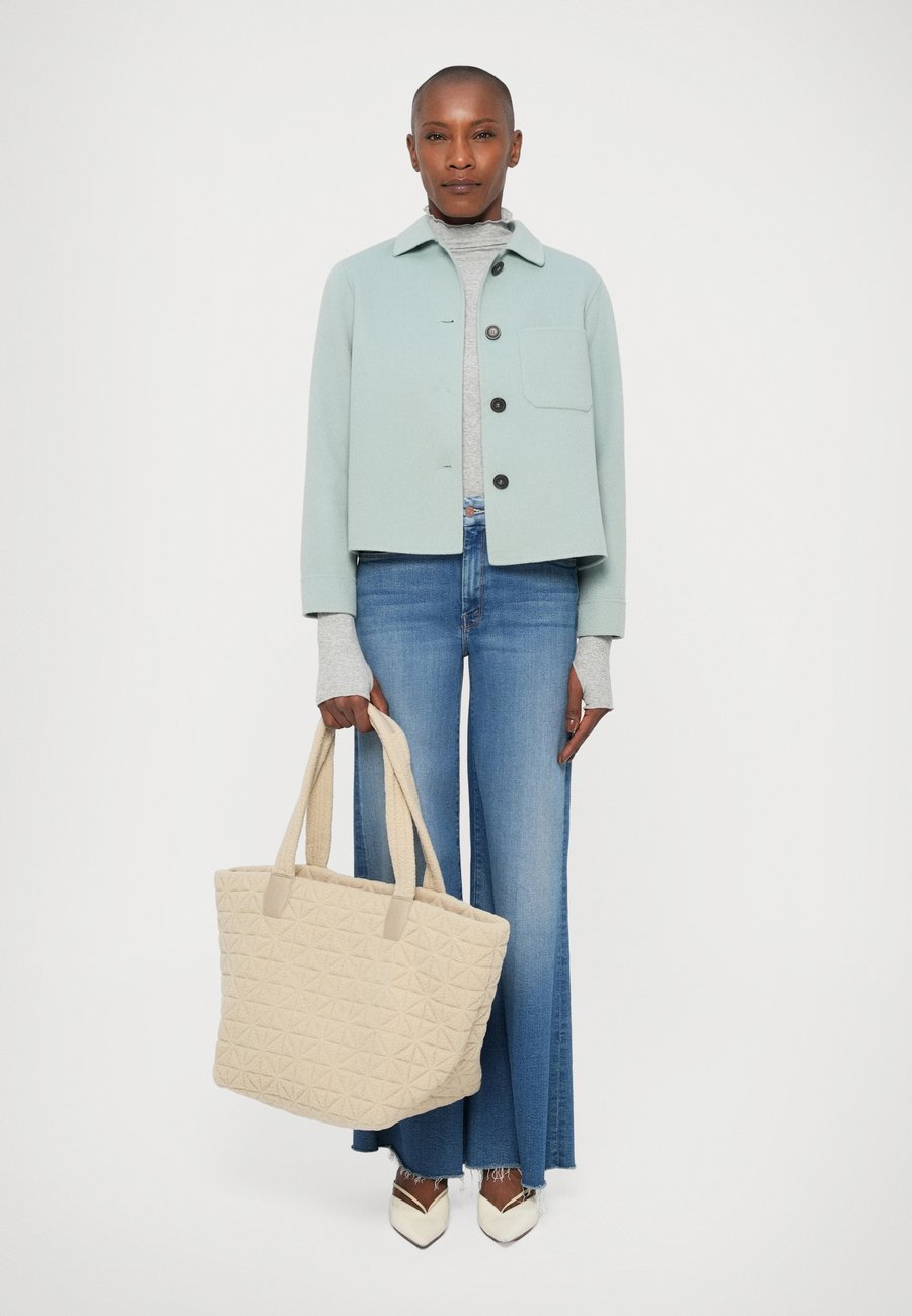 Сумка Vee Collective MEDIUM, Cream/White
Сумка Vee Collective MEDIUM, Cream/White