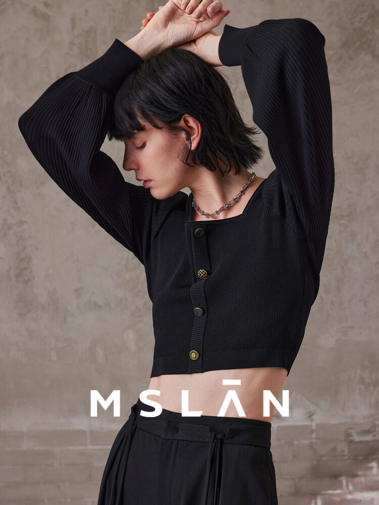 Пуловер Mslan с квадратным вырезом, черный
Пуловер Mslan с квадратным вырезом, черный