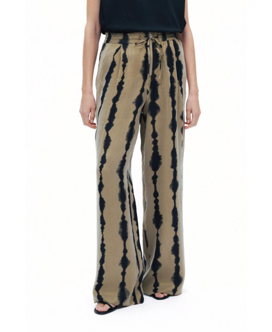 Женские свободные брюки с принтом NOCTURNE, Multi-colored
Женские свободные брюки с принтом NOCTURNE, Multi-colored