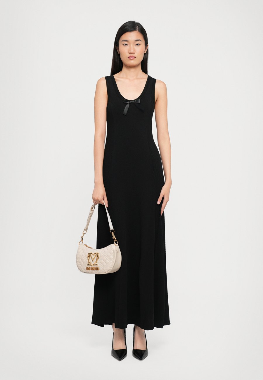 Сумка Love Moschino ALLURE, Ivory/Off-White
Сумка Love Moschino ALLURE, Ivory/Off-White