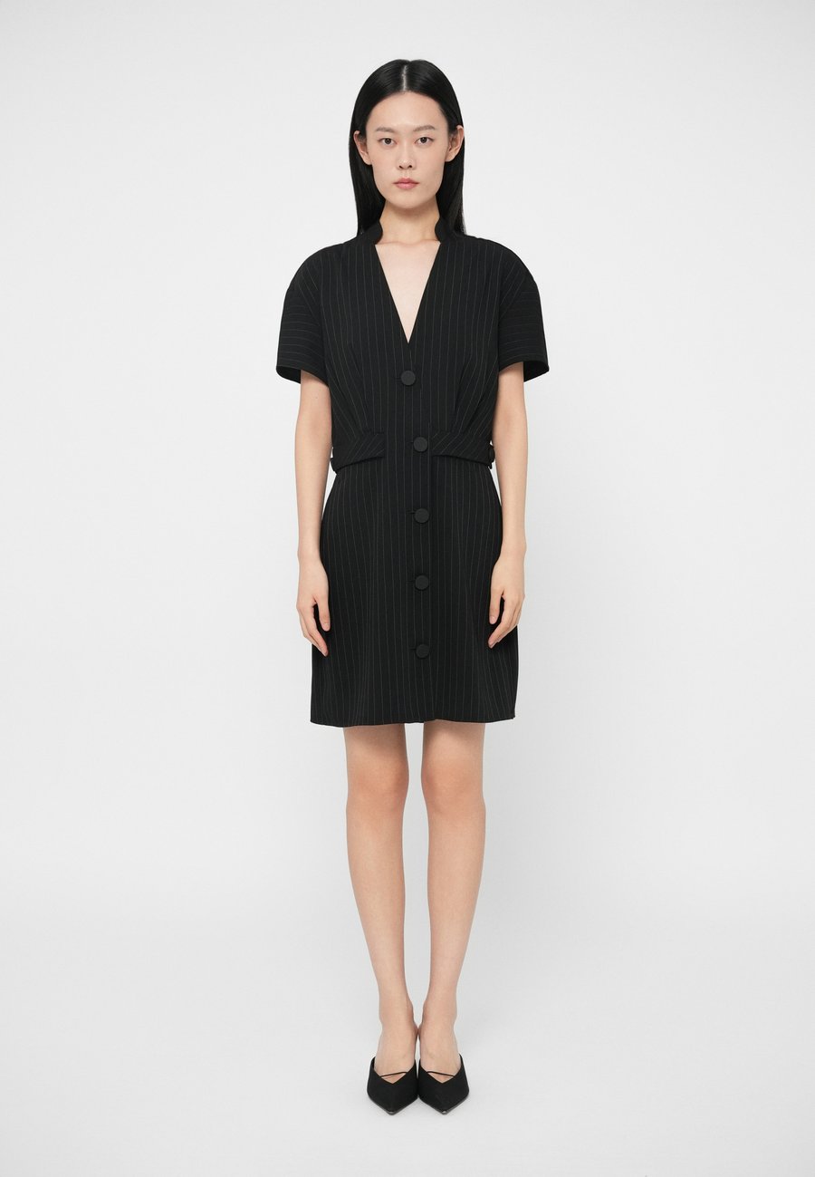 Платье Armani Exchange DRESS, Black/Desbreeze/Black
Платье Armani Exchange DRESS, Black/Desbreeze/Black