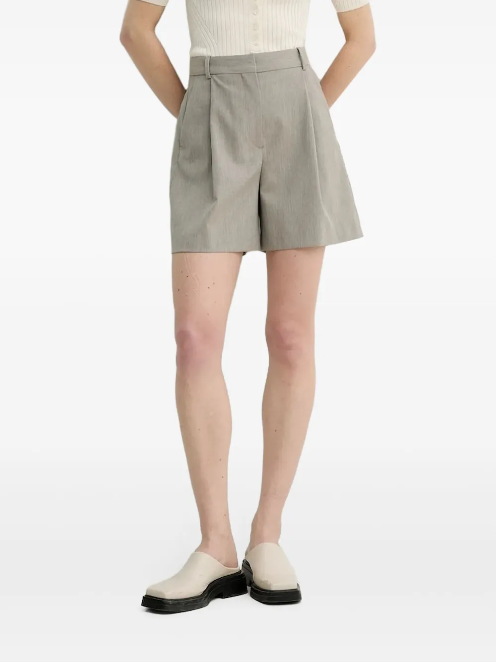 Шорты с потайной застежкой и складками By Malene Birger, серый
Шорты с потайной застежкой и складками By Malene Birger, серый