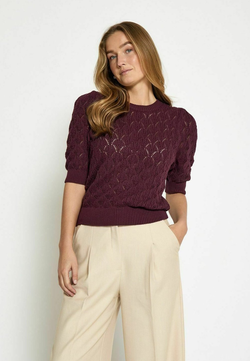 Базовая футболка LAMINA HALF SLEEVE Minus, темно-фиолетовый
Базовая футболка LAMINA HALF SLEEVE Minus, темно-фиолетовый