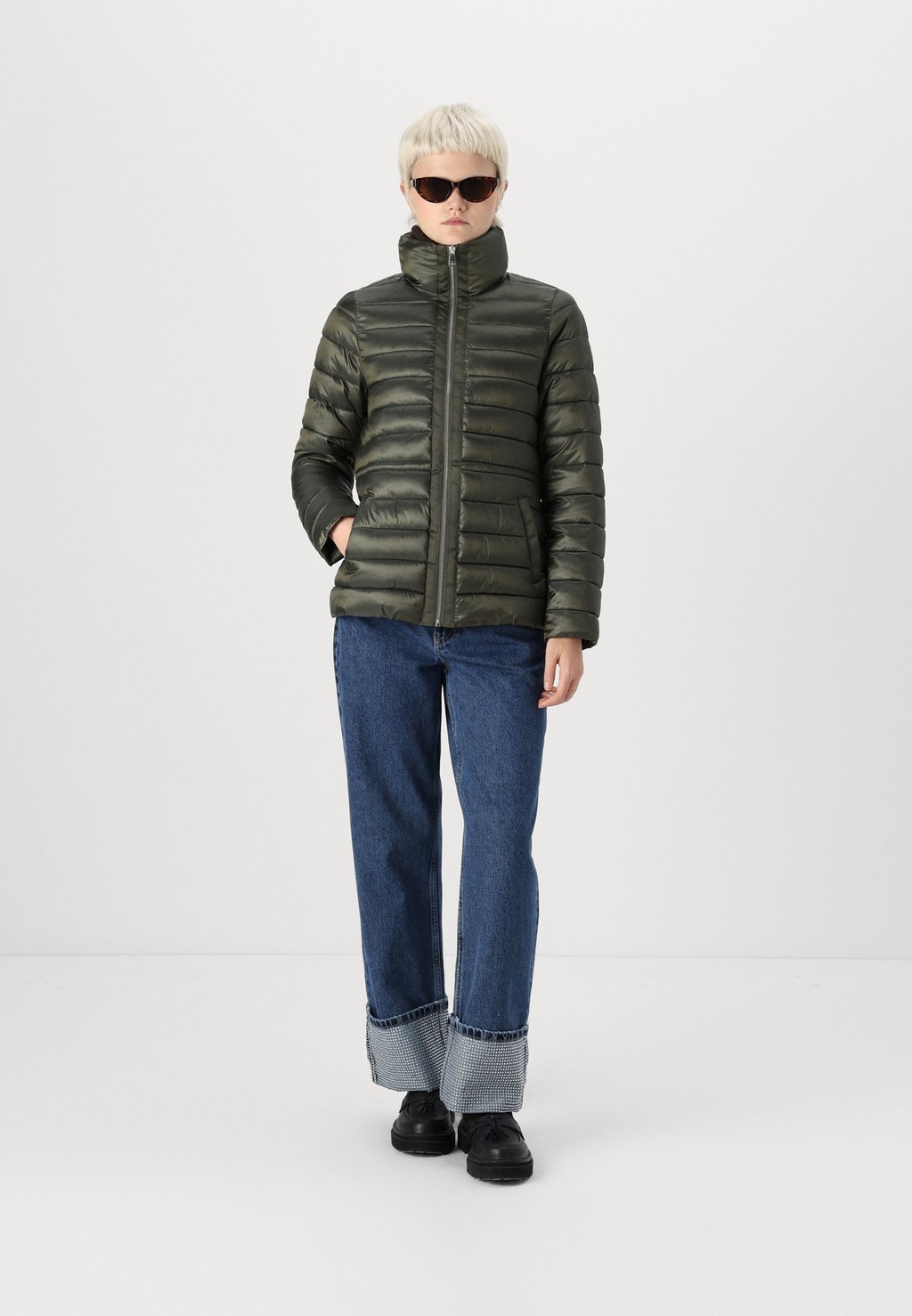 Зимняя куртка ONLVEGA FITTED QUILT JACKET ONLY, темно-зеленый
Зимняя куртка ONLVEGA FITTED QUILT JACKET ONLY, темно-зеленый