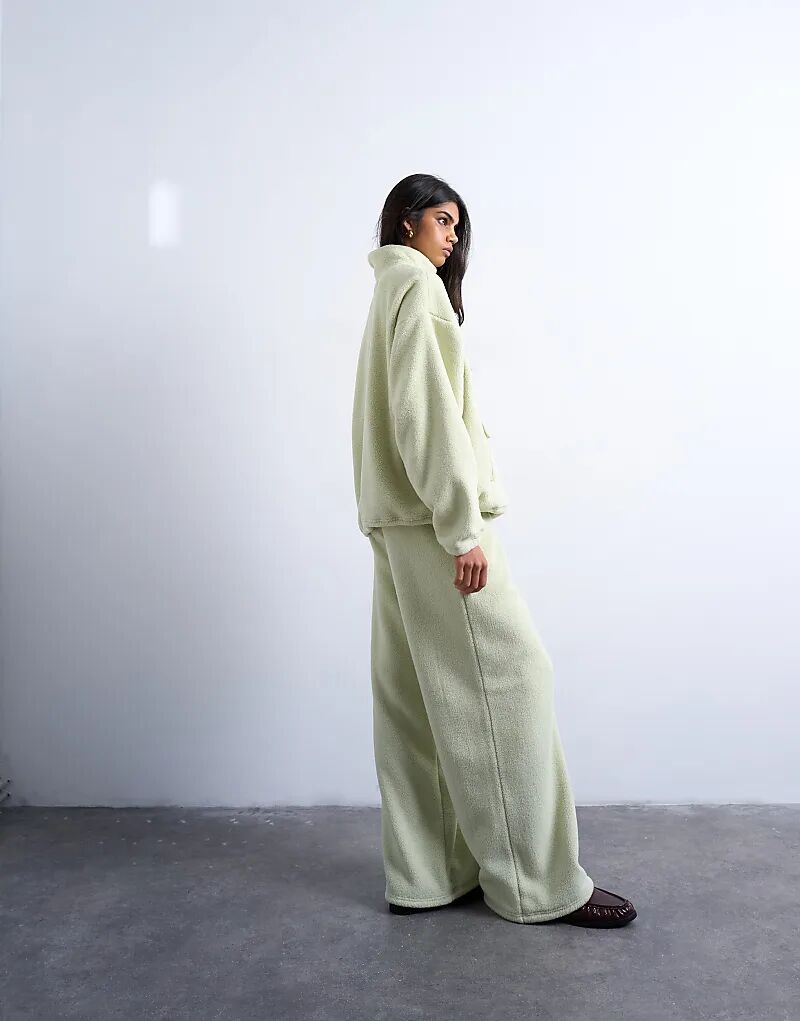 Спортивные брюки Topshop Borg прямого кроя цвета лайм
Спортивные брюки Topshop Borg прямого кроя цвета лайм