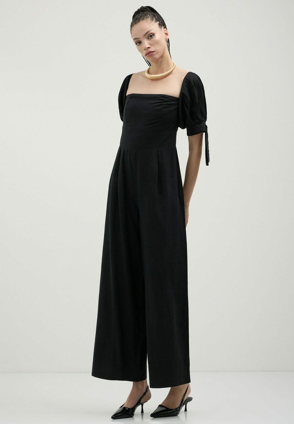 Комбинезон SHIFFER Calliope, черный
Комбинезон SHIFFER Calliope, черный