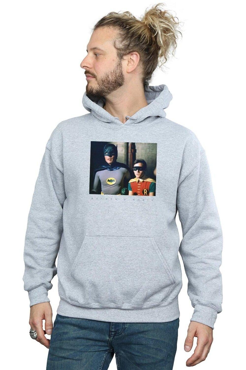 Толстовка с фотографией Dynamic Duo из сериала «Бэтмен» DC Comics, серый
Толстовка с фотографией Dynamic Duo из сериала «Бэтмен» DC Comics, серый