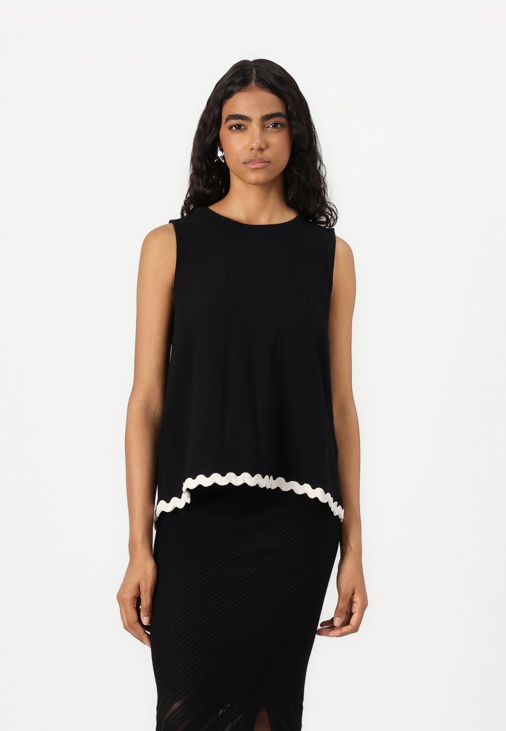 Блуза VIMANDA WAVY O NECK VILA, черный 
Блуза VIMANDA WAVY O NECK VILA, черный