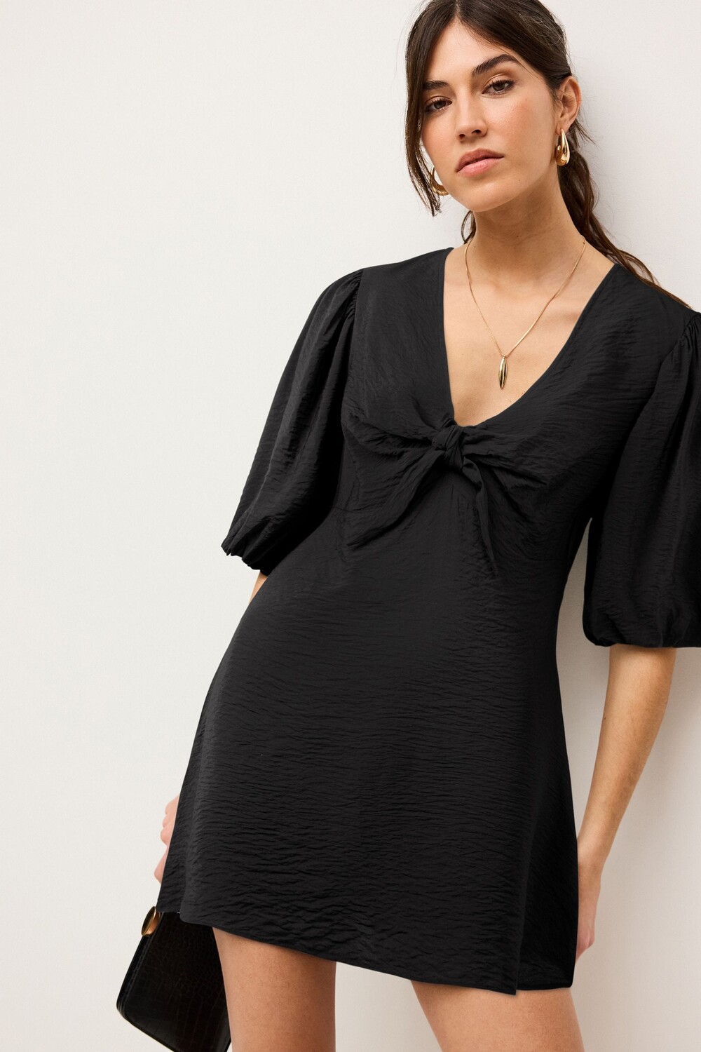 Платье мини с пышными рукавами и завязками спереди Next, черный
Платье мини с пышными рукавами и завязками спереди Next, черный
