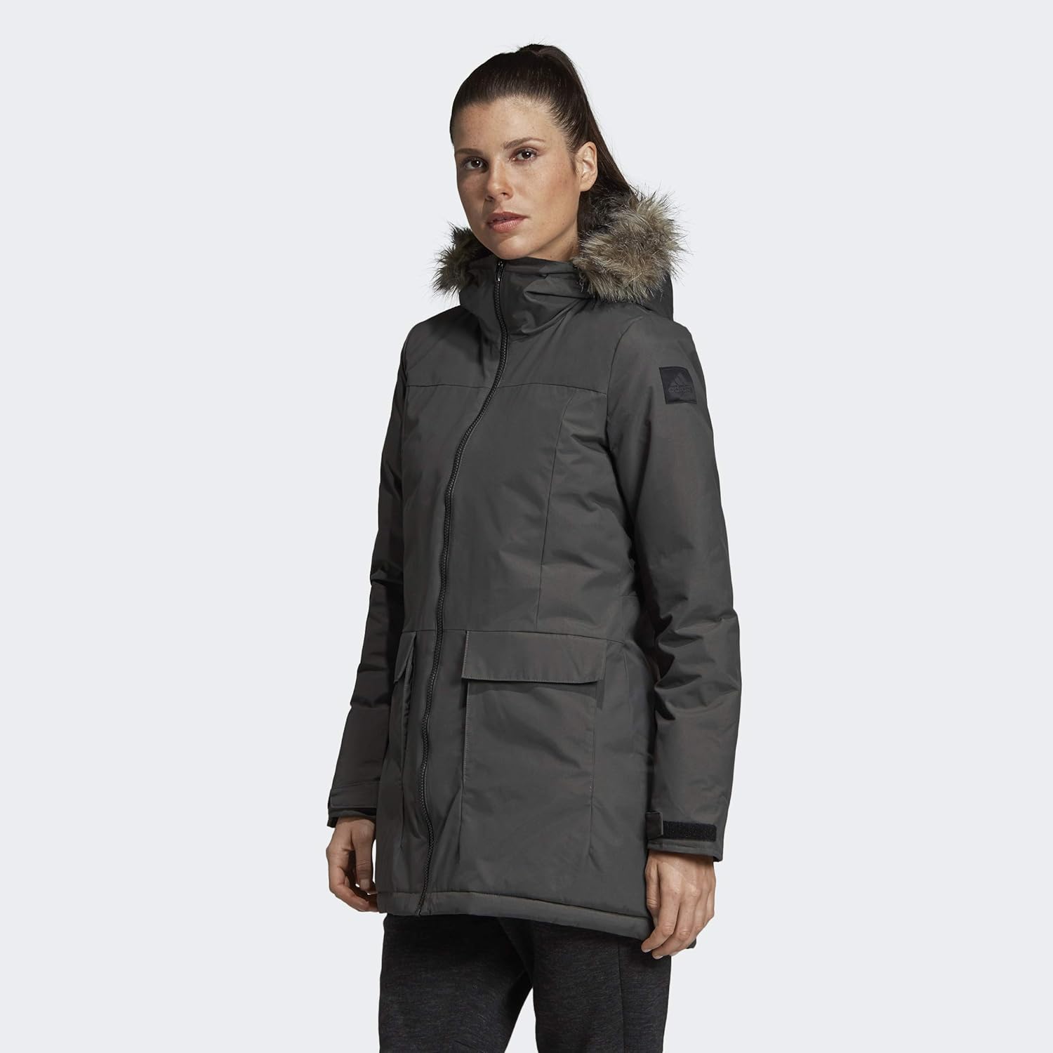 Женская куртка Adidas Xploric с меховым капюшоном, графитовый
Женская куртка Adidas Xploric с меховым капюшоном, графитовый