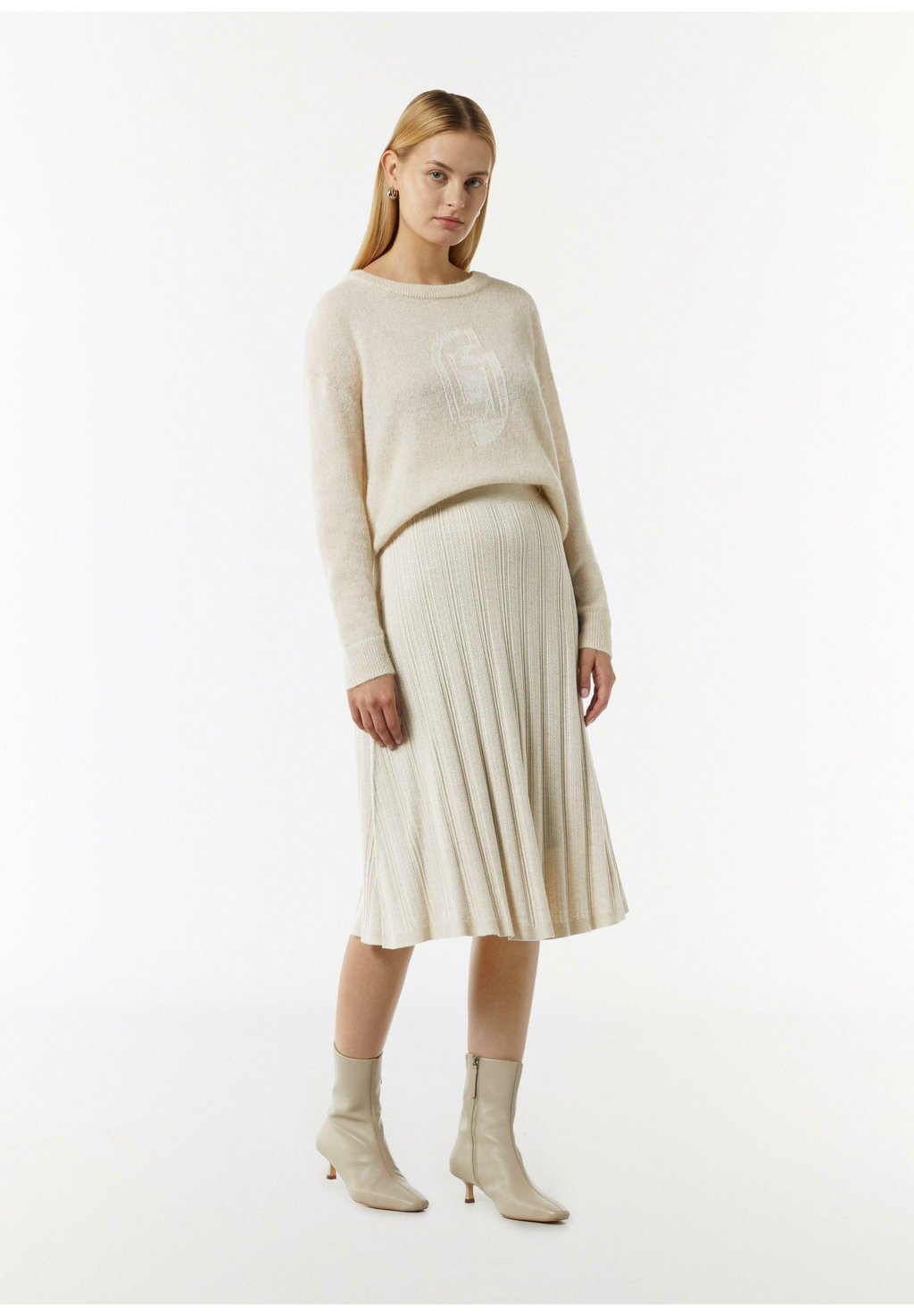 Джемпер comma, бежевый
Джемпер comma, бежевый