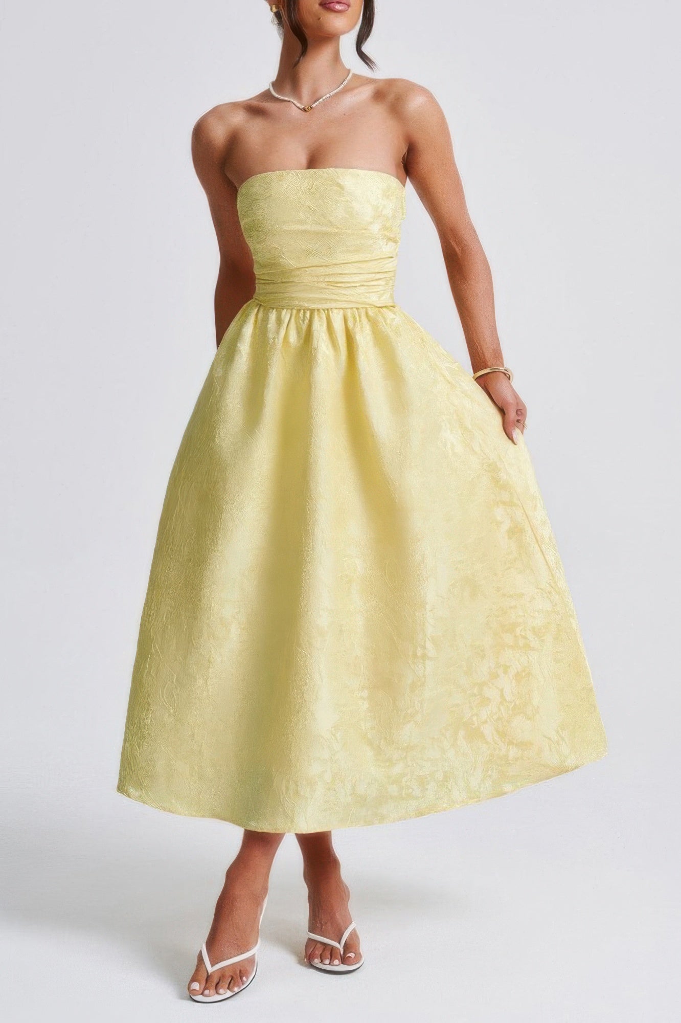 Прямое бесшовное платье с жаккардовым сатином и вышивкой TRUEDAMES, желтый
Прямое бесшовное платье с жаккардовым сатином и вышивкой TRUEDAMES, желтый