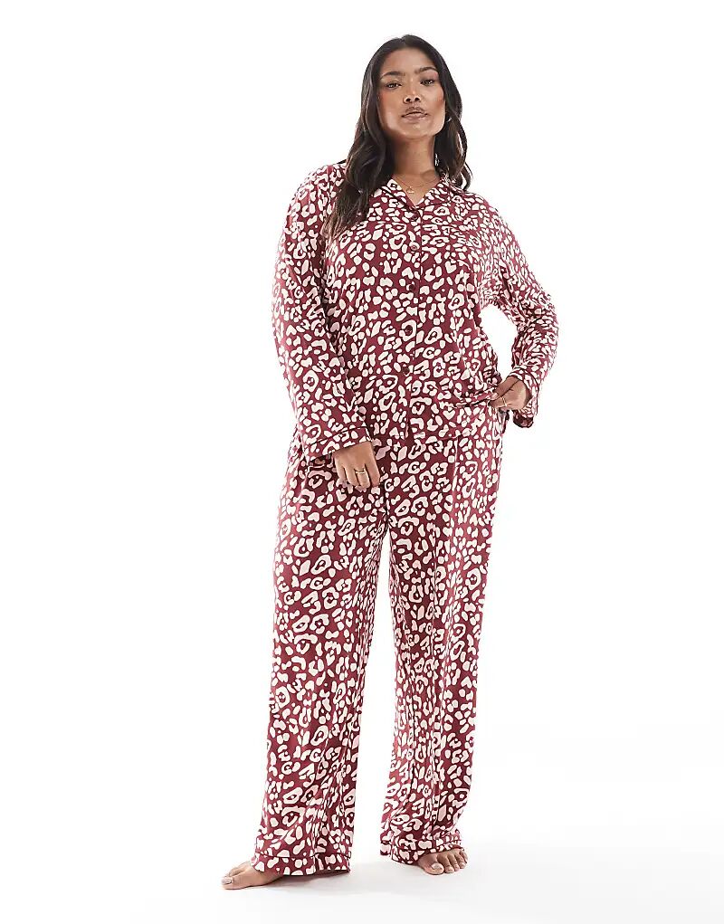 Пижамный комплект Loungeable Curve из супермягкого джерси Revere с окантовкой, с красным леопардовым принтом
Пижамный комплект Loungeable Curve из супермягкого джерси Revere с окантовкой, с красным леопардовым принтом