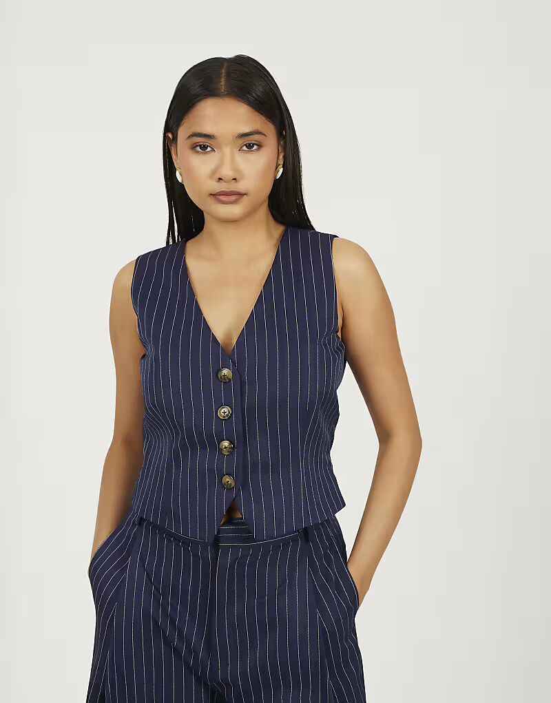 Жилет Tailored в тонкую полоску темно-синего цвета Brave Soul
Жилет Tailored в тонкую полоску темно-синего цвета Brave Soul