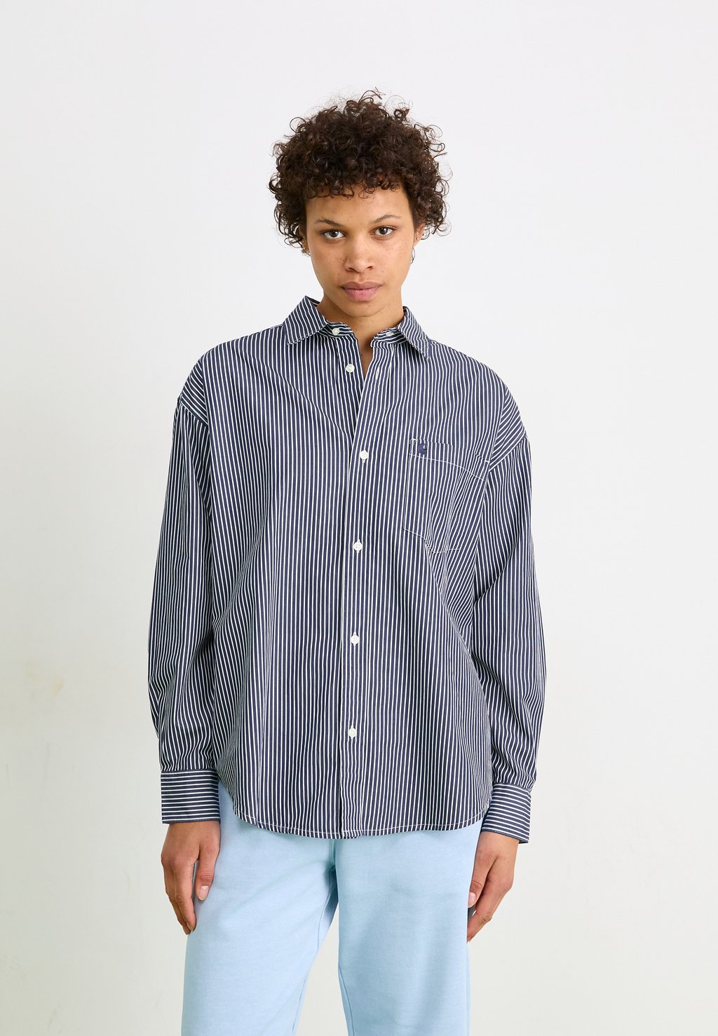 Блузка на пуговицах ARVIN Carhartt WIP, синий
Блузка на пуговицах ARVIN Carhartt WIP, синий