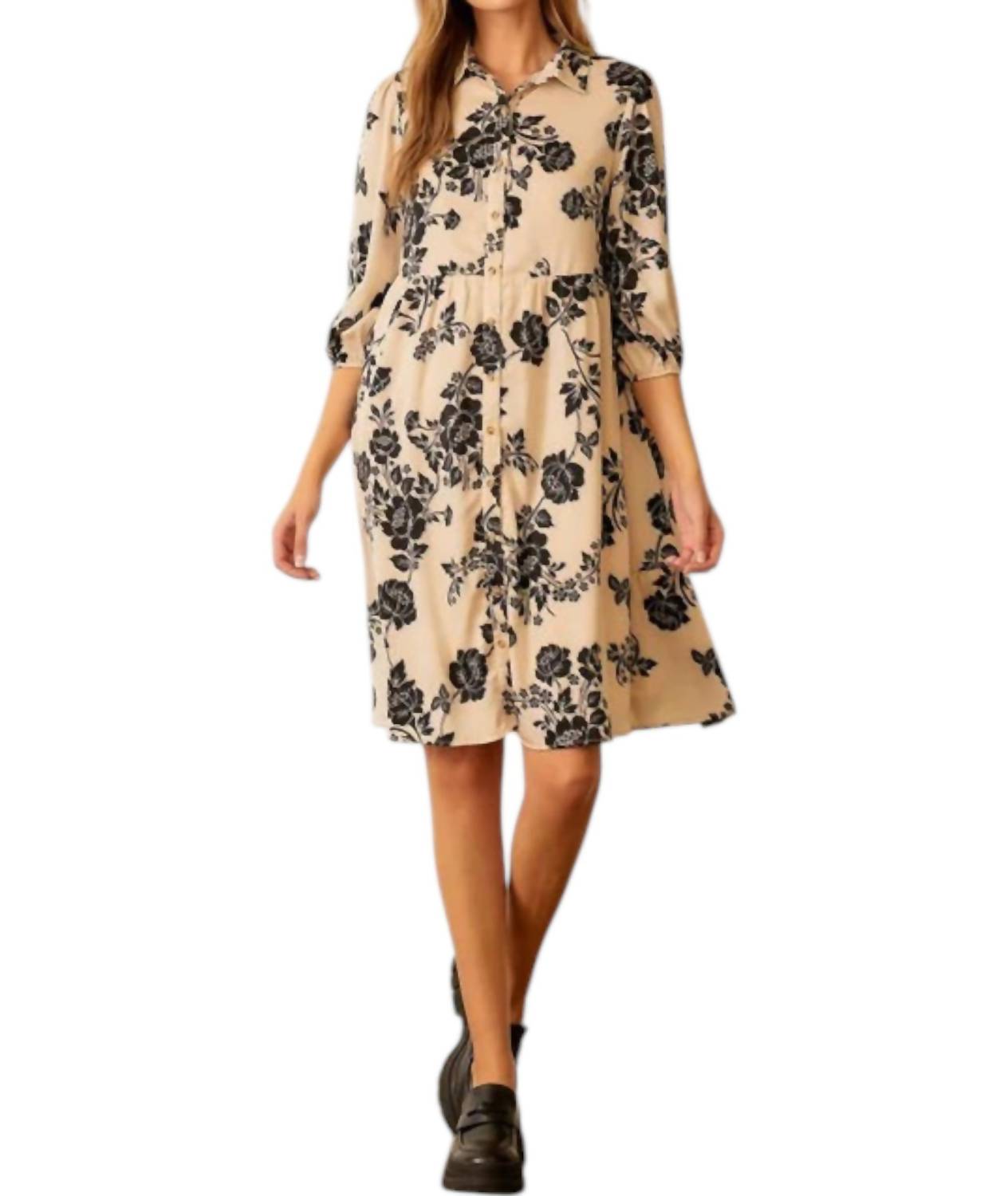 Платье Flora с пуговицами и ярусами в кремовом цвете Polagram
Платье Flora с пуговицами и ярусами в кремовом цвете Polagram