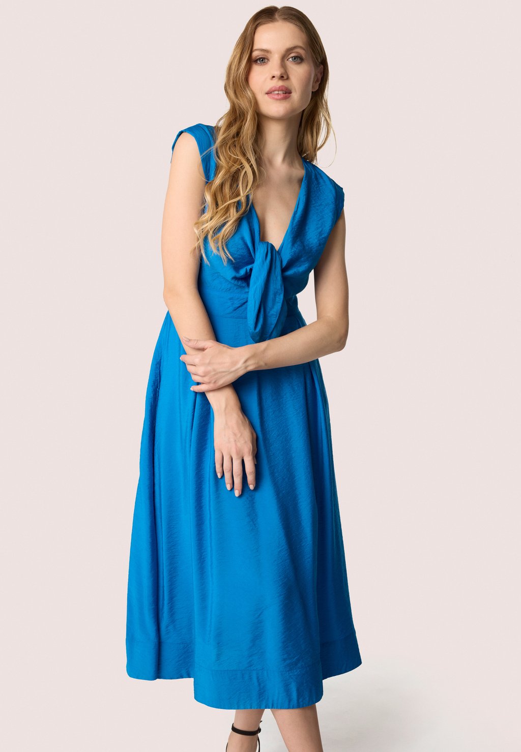 Повседневное платье QUIOSQUE, синий
Повседневное платье QUIOSQUE, синий