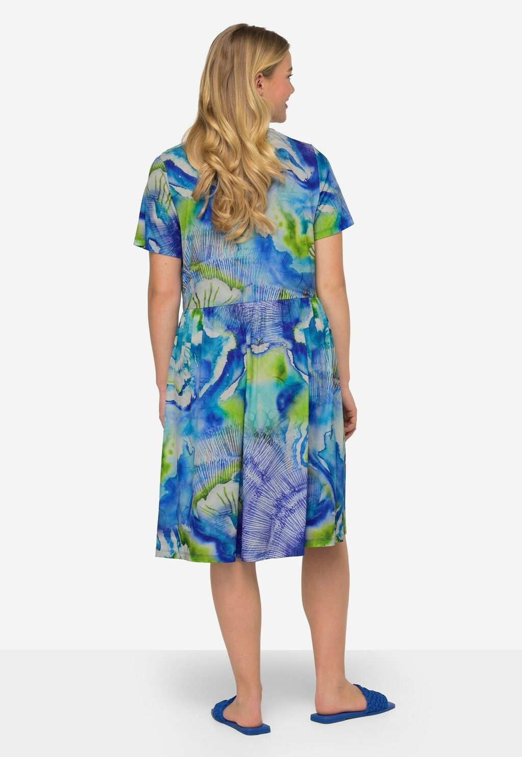 Платье из джерси Batik-Blüten, V-Ausschnitt, Halbarm LAURASØN, темно-синее
Платье из джерси Batik-Blüten, V-Ausschnitt, Halbarm LAURASØN, темно-синее