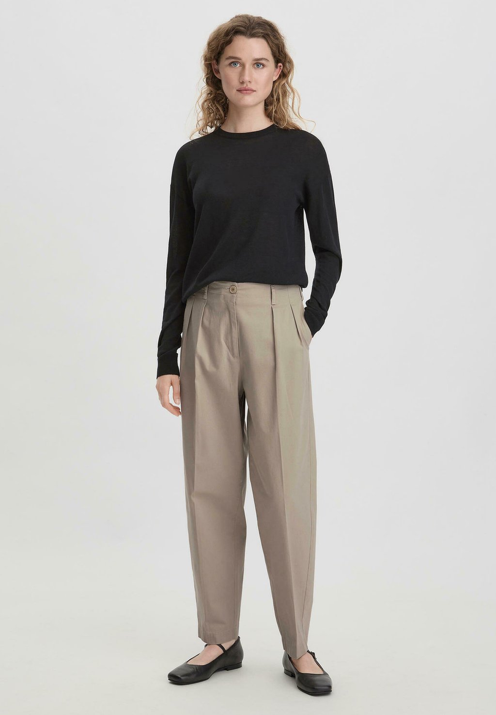 Брюки hessnatur, бежевый
Брюки hessnatur, бежевый