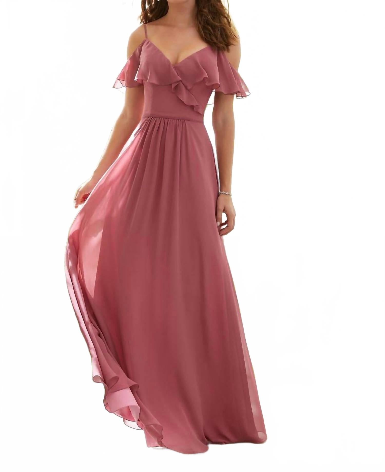 Платье для подружки невесты из шифона с рюшами и открытыми плечами в цвете розового дерева MORILEE
Платье для подружки невесты из шифона с рюшами и открытыми плечами в цвете розового дерева MORILEE