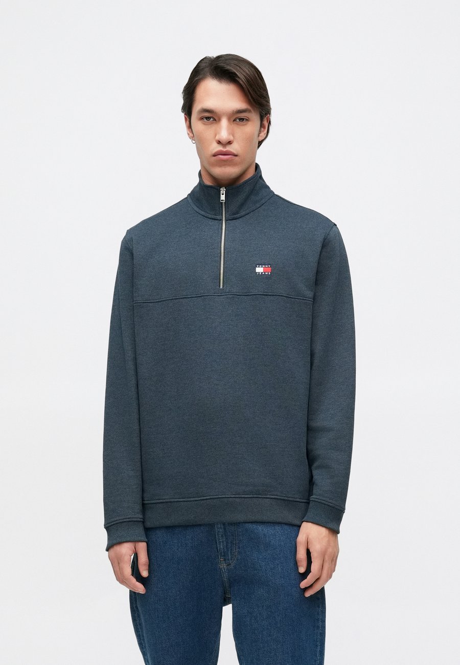 Толстовка Tommy Jeans BADGE UNISEX, Dark Night Navy /Dark Blue, Синий, Толстовка Tommy Jeans BADGE UNISEX, Dark Night Navy /Dark Blue
Толстовка Tommy Jeans BADGE UNISEX, Dark Night Navy /Dark Blue, Синий, Толстовка Tommy Jeans BADGE UNISEX, Dark Night Navy /Dark Blue