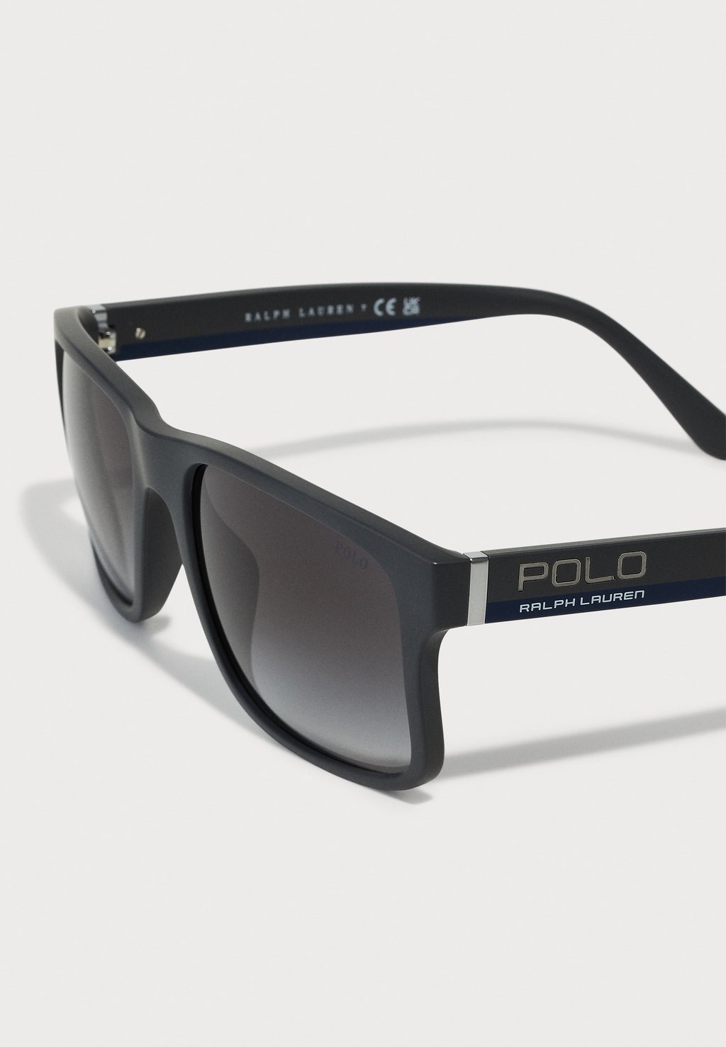 Солнцезащитные очки Polo Ralph Lauren, темно-серый
Солнцезащитные очки Polo Ralph Lauren, темно-серый