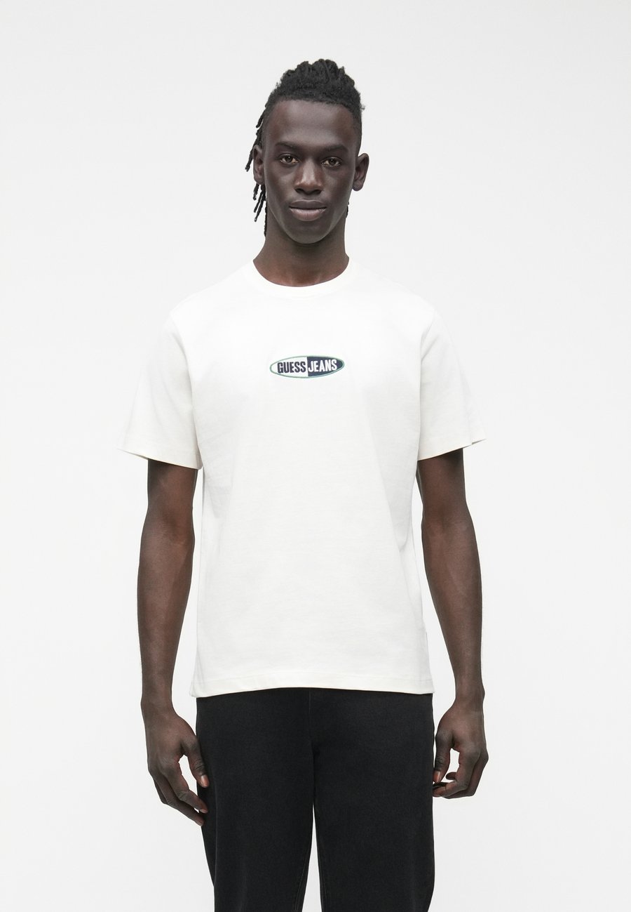 Футболка Guess Jeans SMALL LOGO TEE, Pristine White/White, Белый, Футболка Guess Jeans SMALL LOGO TEE, Pristine White/White
Футболка Guess Jeans SMALL LOGO TEE, Pristine White/White, Белый, Футболка Guess Jeans SMALL LOGO TEE, Pristine White/White