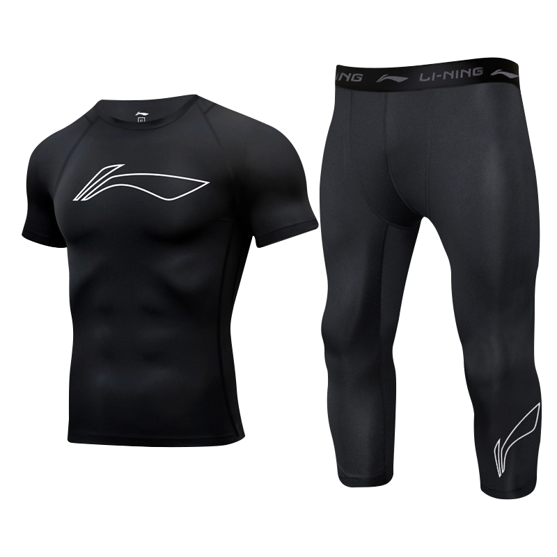 Спортивный комплект для мужчин LINING
Спортивный комплект для мужчин LINING