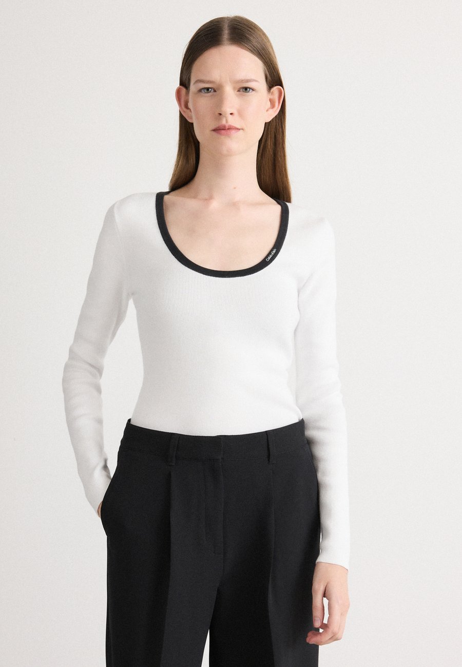 Джемпер Calvin Klein Jeans COLOR BLOCKED, Black/White
Джемпер Calvin Klein Jeans COLOR BLOCKED, Black/White