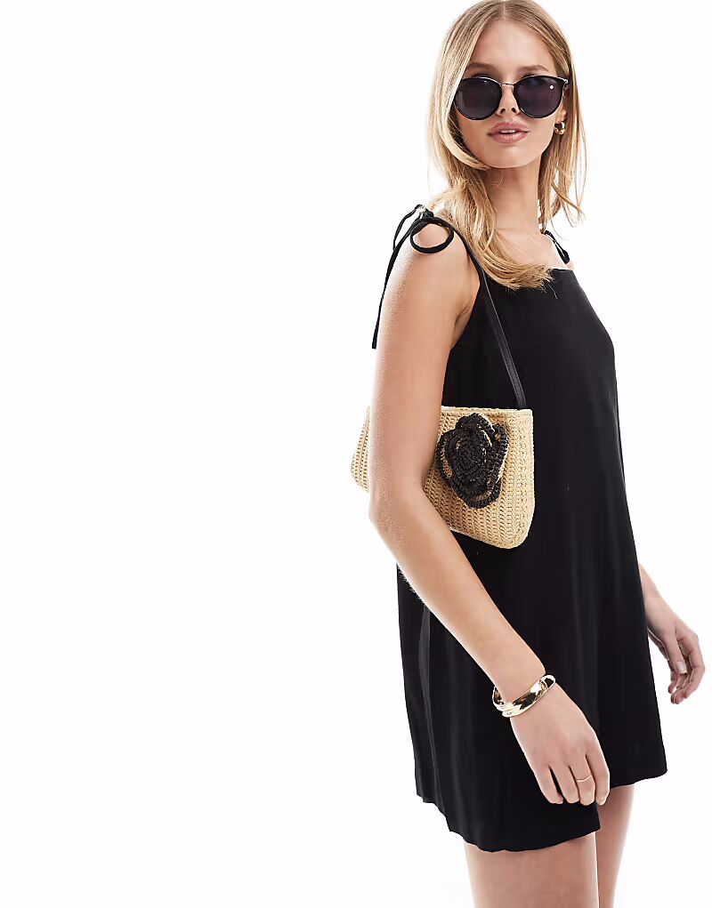 Комбинезон Miss Selfridge из льняной смеси с завязками на плечах черного цвета
Комбинезон Miss Selfridge из льняной смеси с завязками на плечах черного цвета