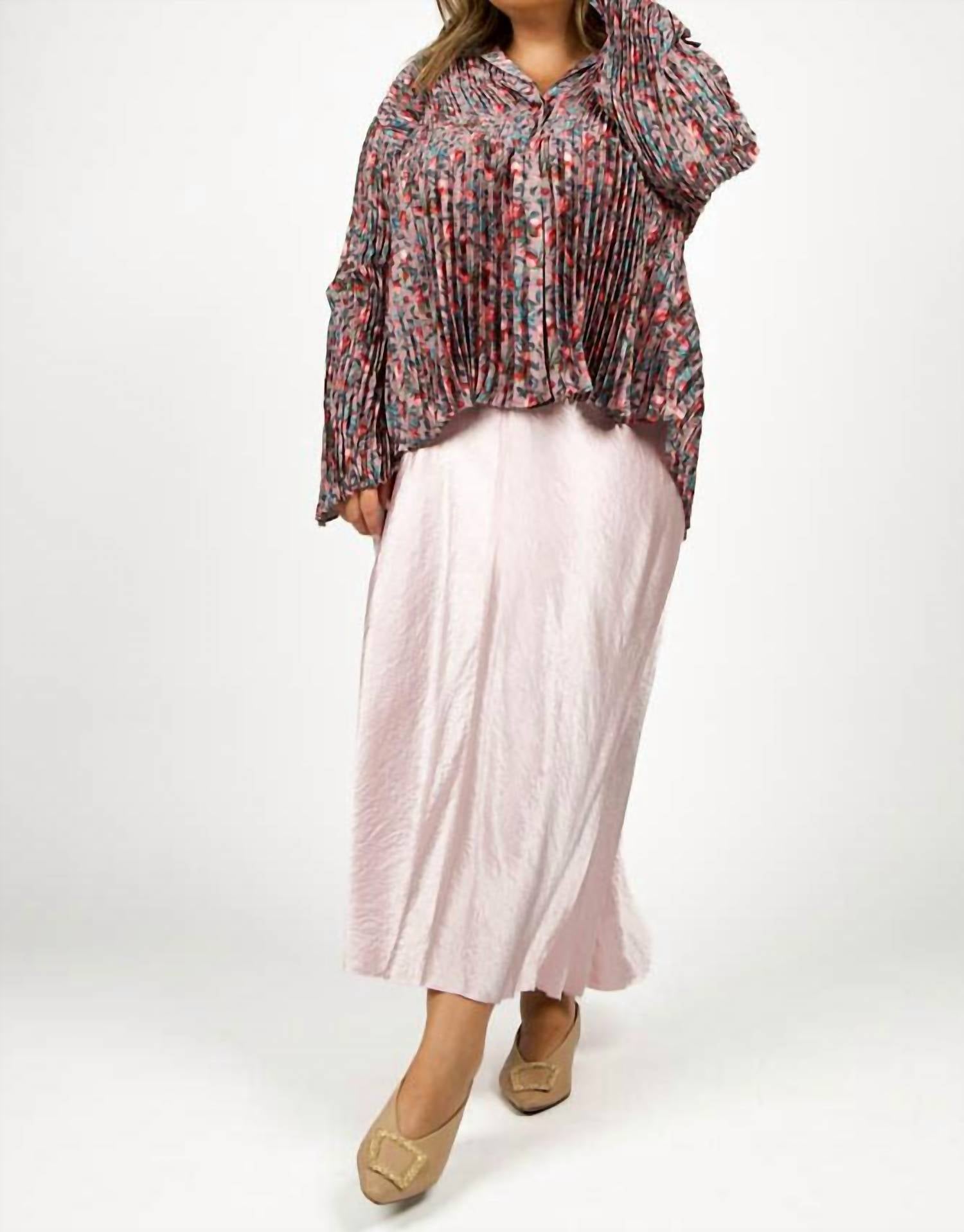 Розовая плиссированная юбка с асимметричными вставками Vince
Розовая плиссированная юбка с асимметричными вставками Vince