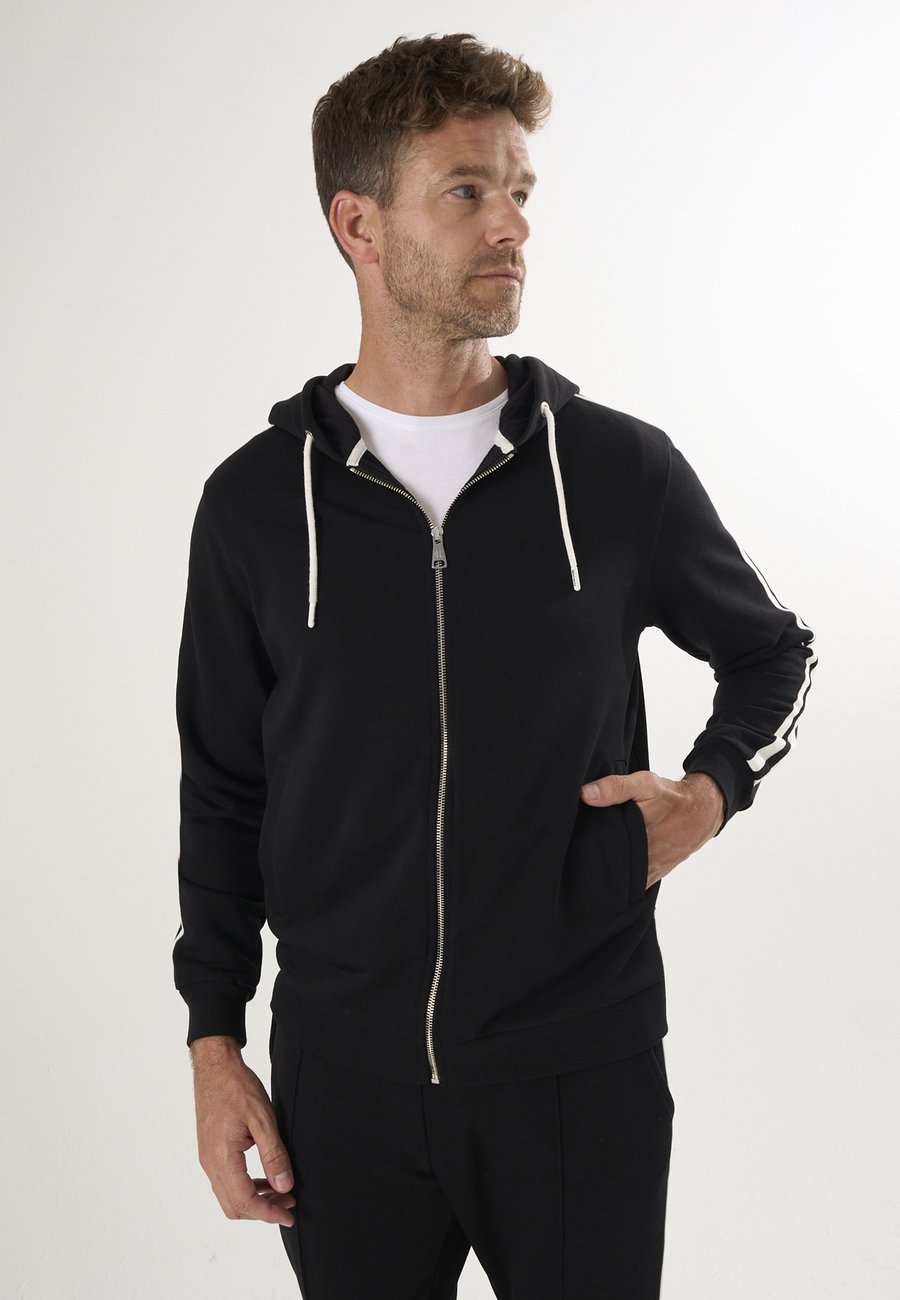 Толстовка Felix Hardy FULL-ZIP HOODY, Black, Черный, Толстовка Felix Hardy FULL-ZIP HOODY, Black
Толстовка Felix Hardy FULL-ZIP HOODY, Black, Черный, Толстовка Felix Hardy FULL-ZIP HOODY, Black