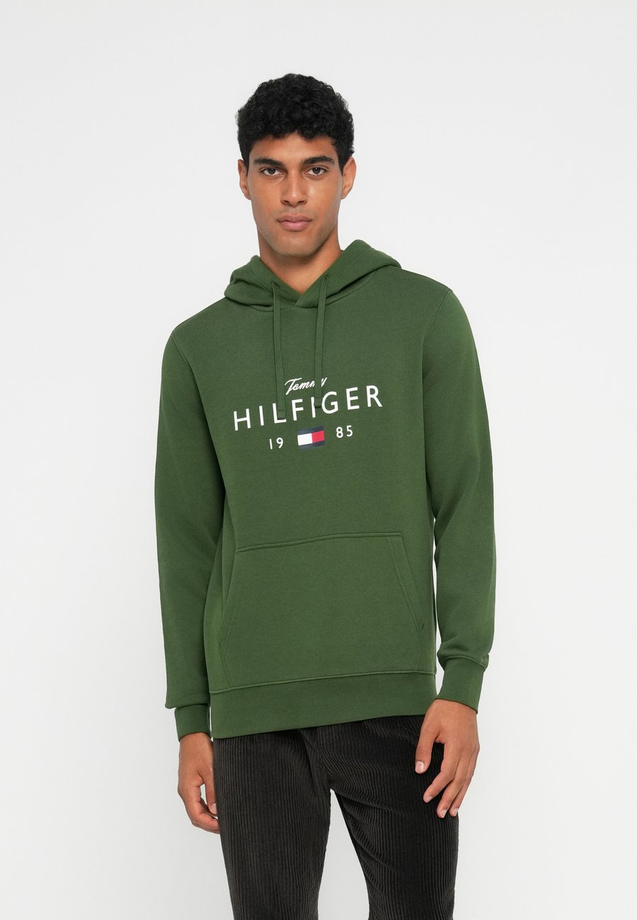 Худи Tommy Hilfiger BRAND LOVE BIG HOODIE, Mountain Pine/Khaki
Худи Tommy Hilfiger BRAND LOVE BIG HOODIE, Mountain Pine/Khaki
