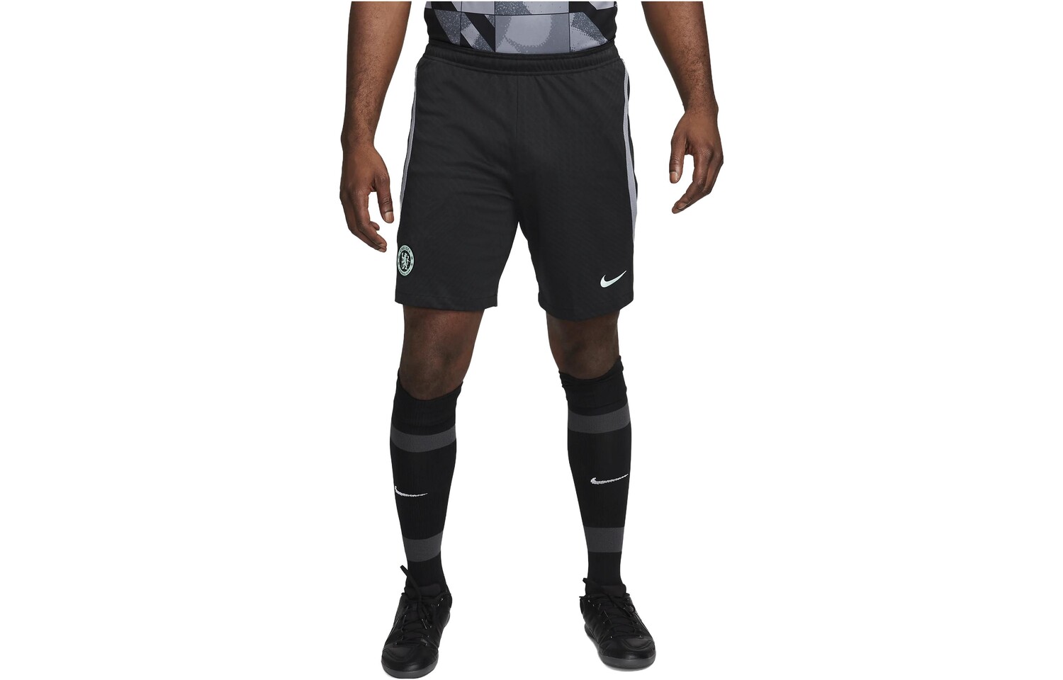 Футбольные шорты мужские черные Nike, черный
Футбольные шорты мужские черные Nike, черный