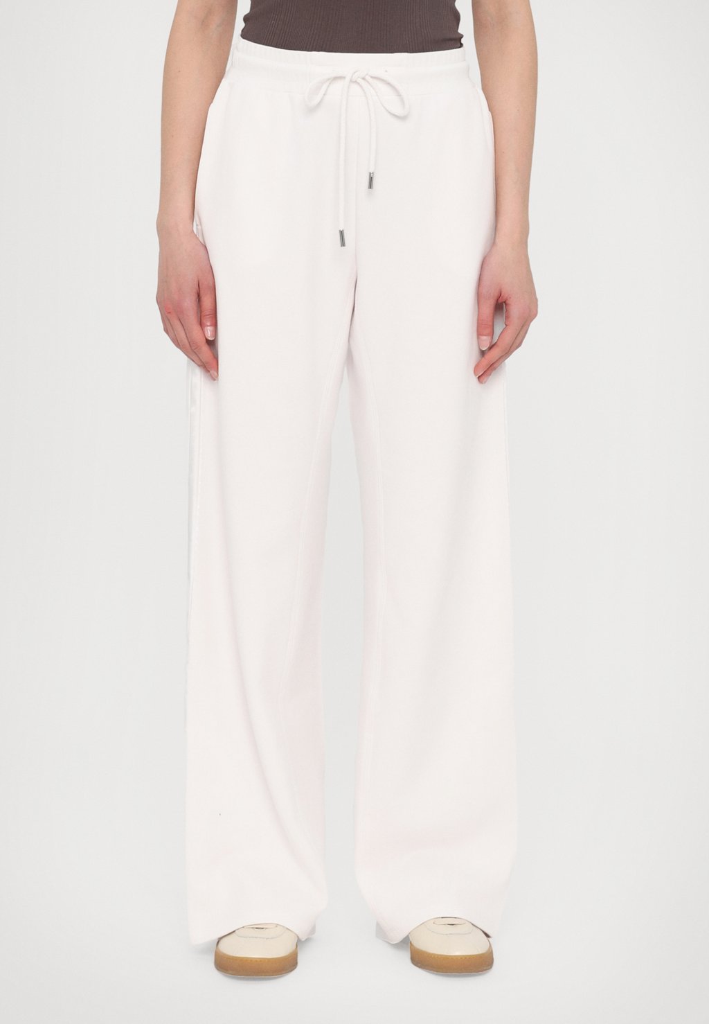 Спортивные штаны VELES MM, кремовый
Спортивные штаны VELES MM, кремовый