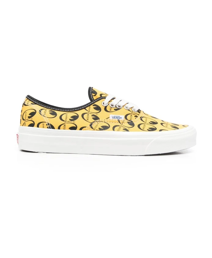 Кроссовки с логотипом ярко-желтого цвета, напоминающего закат. Vans, желтый
Кроссовки с логотипом ярко-желтого цвета, напоминающего закат. Vans, желтый
