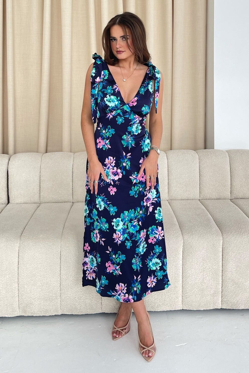 Платье миди Beverly ditsy с завязками на плечах Girl In Mind, синий
Платье миди Beverly ditsy с завязками на плечах Girl In Mind, синий