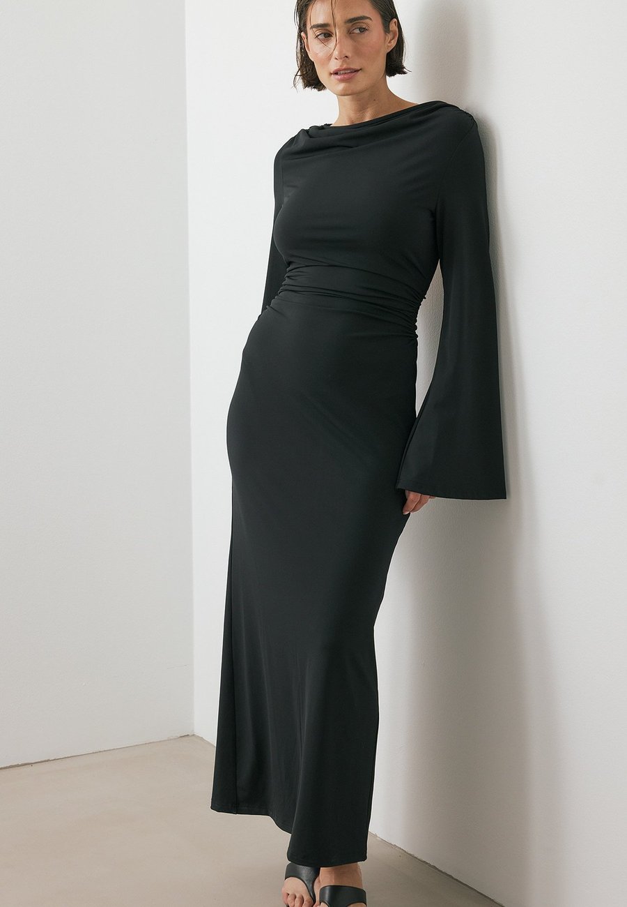 Платье NA-KD WIDE SLEEVE OPEN BACK, Black
Платье NA-KD WIDE SLEEVE OPEN BACK, Black
