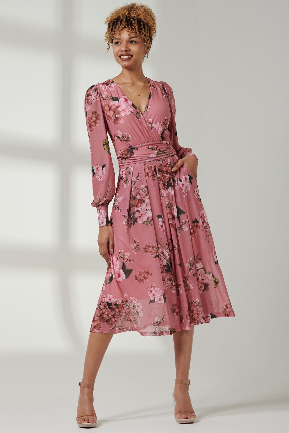 Платье с длинными рукавами и цветочным принтом Jolie Moi, розовый
Платье с длинными рукавами и цветочным принтом Jolie Moi, розовый