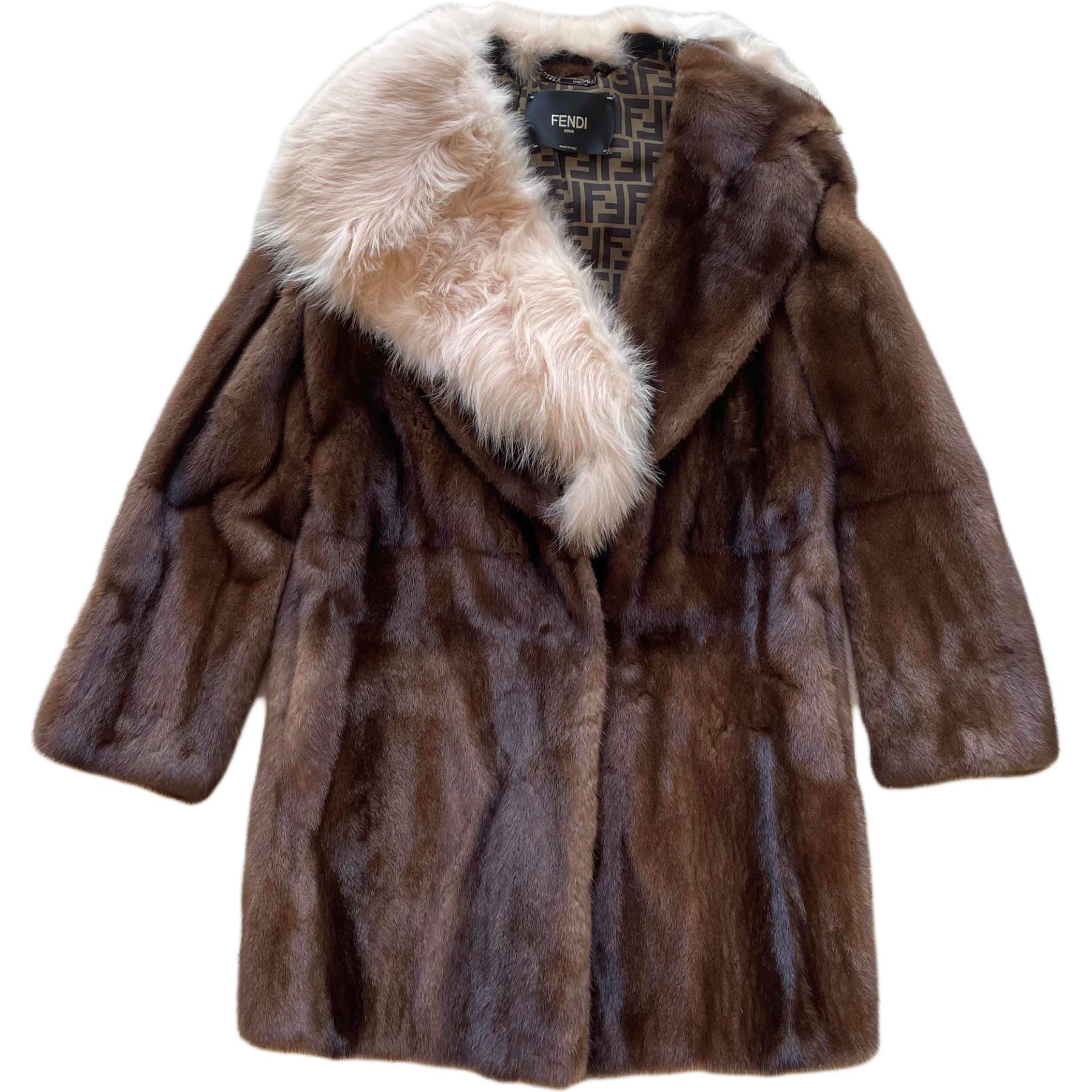 FENDI Женская шуба с коричневым лацканом Moderate
FENDI Женская шуба с коричневым лацканом Moderate