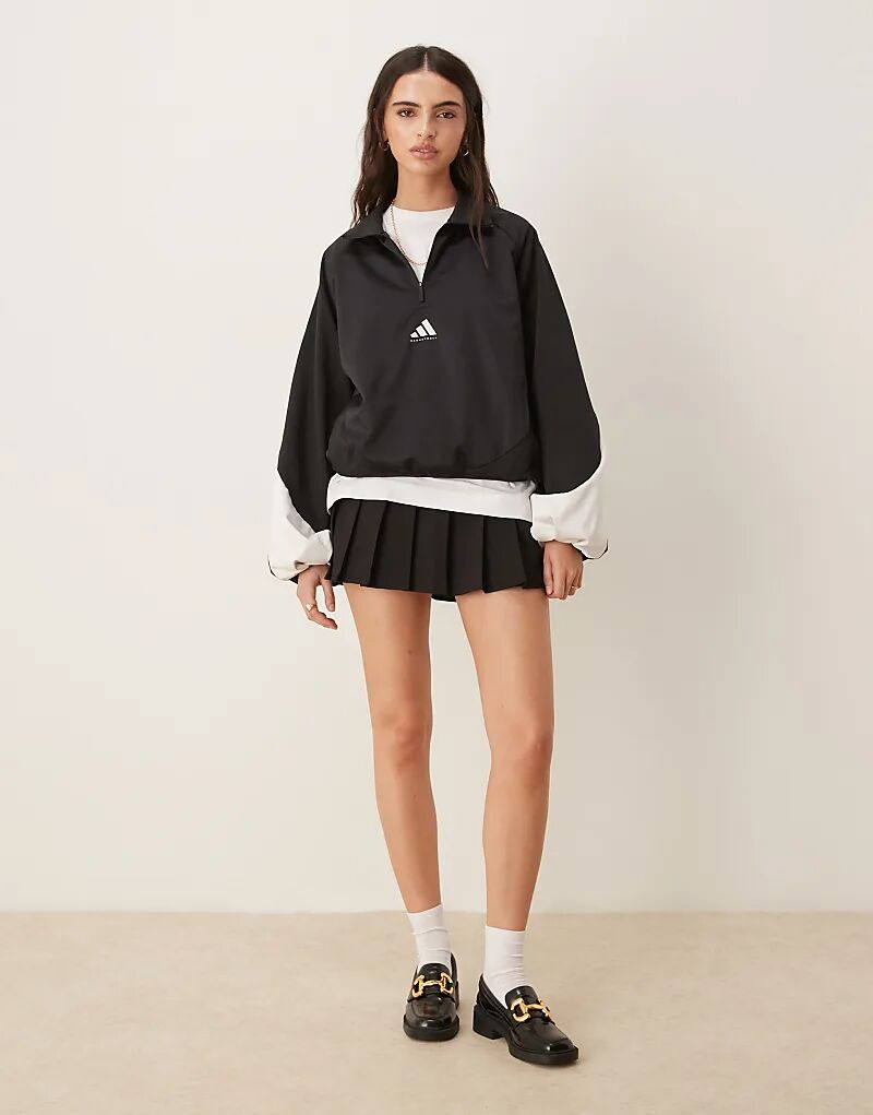 Баскетбольная куртка Adidas Originals с воротником-стойкой черного цвета
Баскетбольная куртка Adidas Originals с воротником-стойкой черного цвета