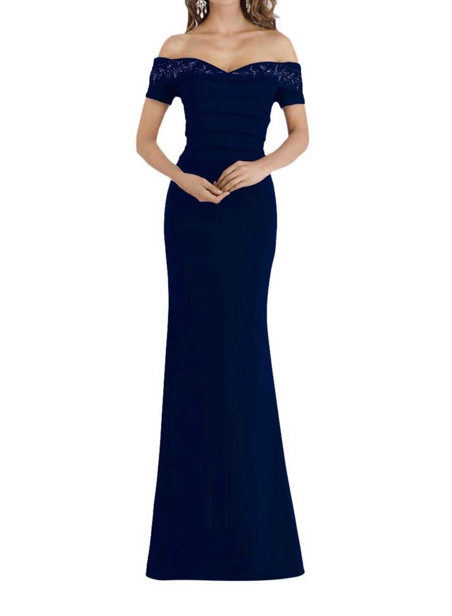 Броское платье с открытыми плечами в темно-синем цвете Gia Franco
Броское платье с открытыми плечами в темно-синем цвете Gia Franco