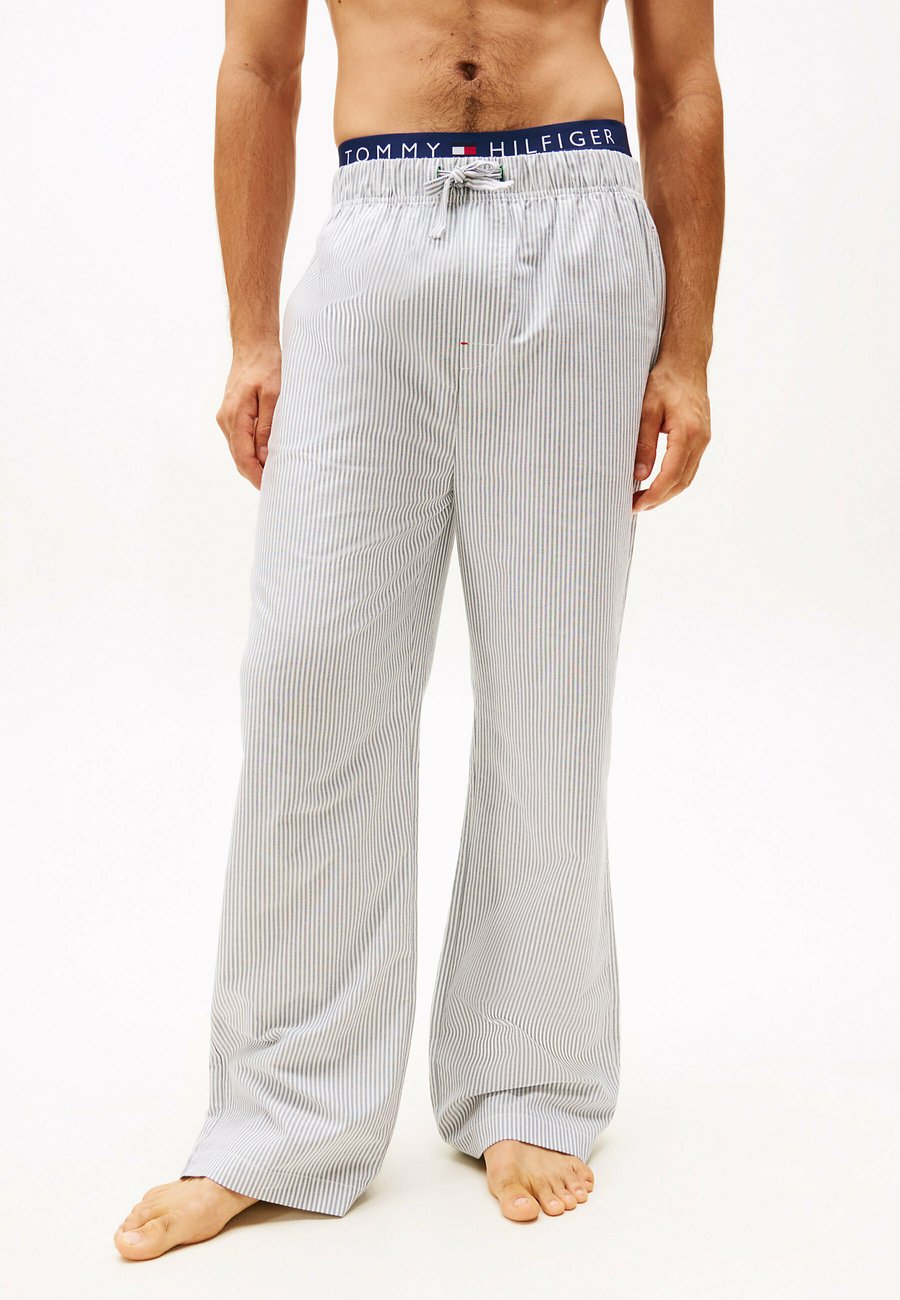 Пижамные брюки Tommy Hilfiger ORIGINAL OXFORD RELAXED , Oxford Stripes Preppy Navy/Light Blue
Пижамные брюки Tommy Hilfiger ORIGINAL OXFORD RELAXED , Oxford Stripes Preppy Navy/Light Blue