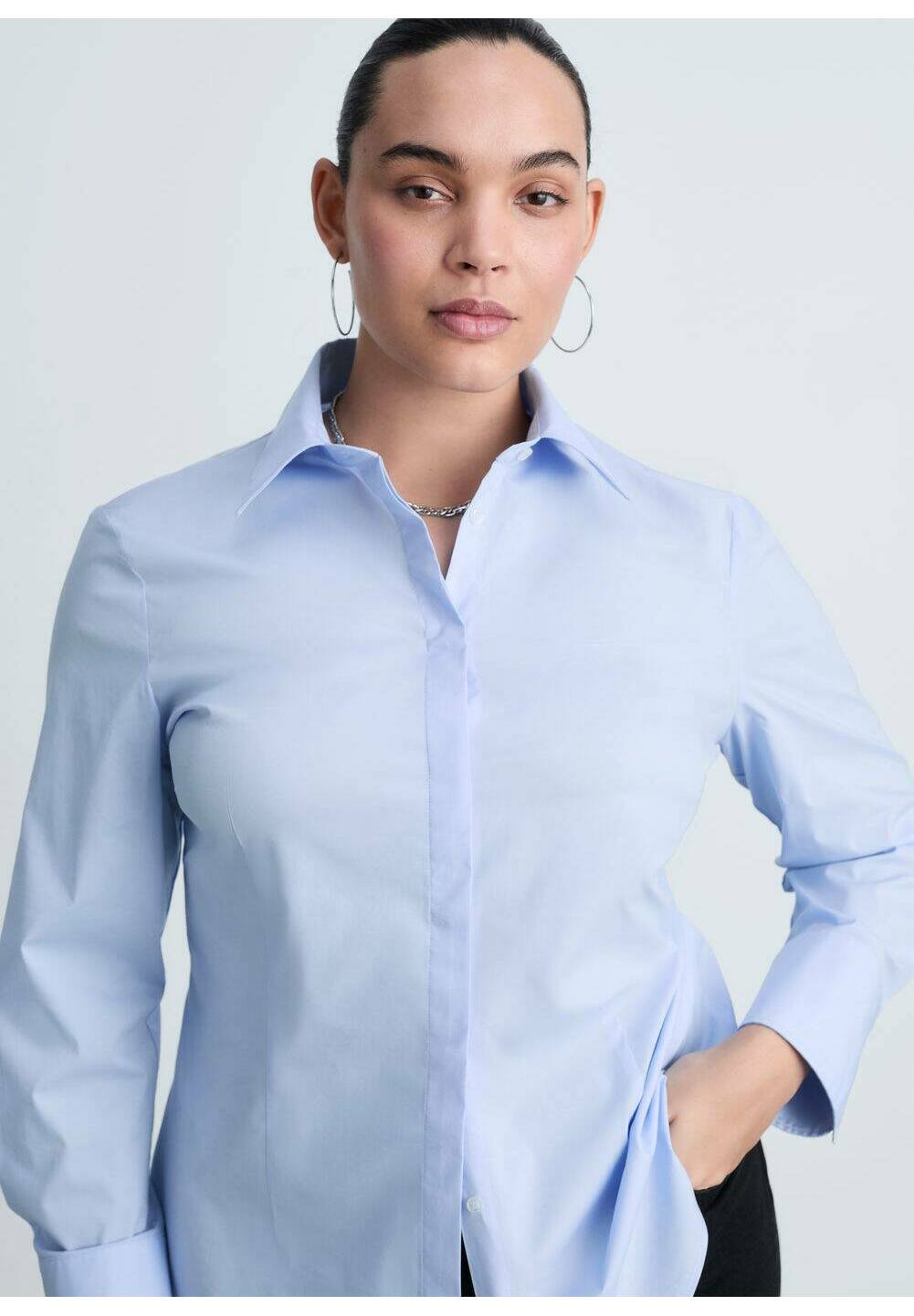 Блузка на пуговицах MANGO, светло-голубой
Блузка на пуговицах MANGO, светло-голубой