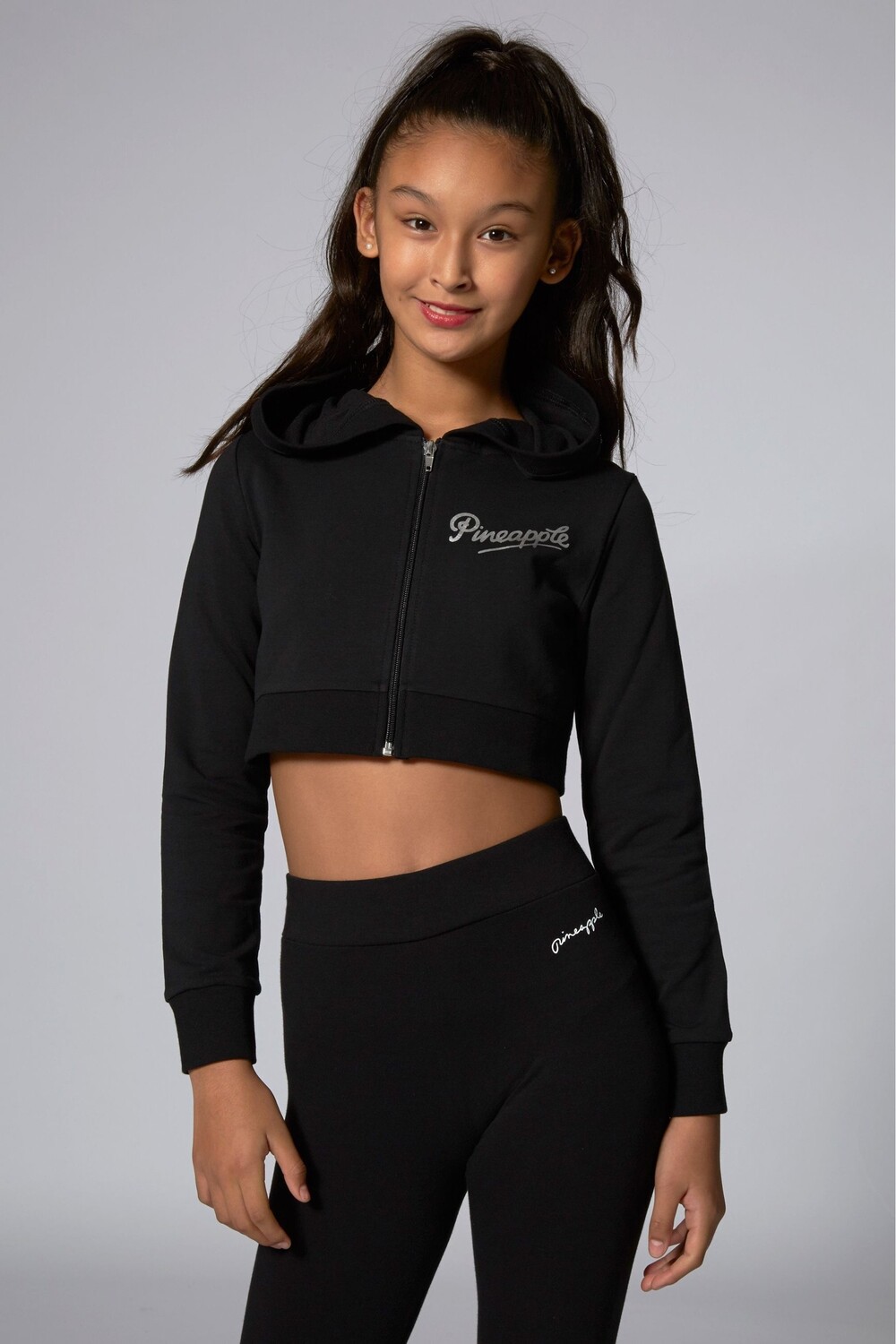 Короткое худи черного цвета на молнии и стразах Pineapple, черный
Короткое худи черного цвета на молнии и стразах Pineapple, черный