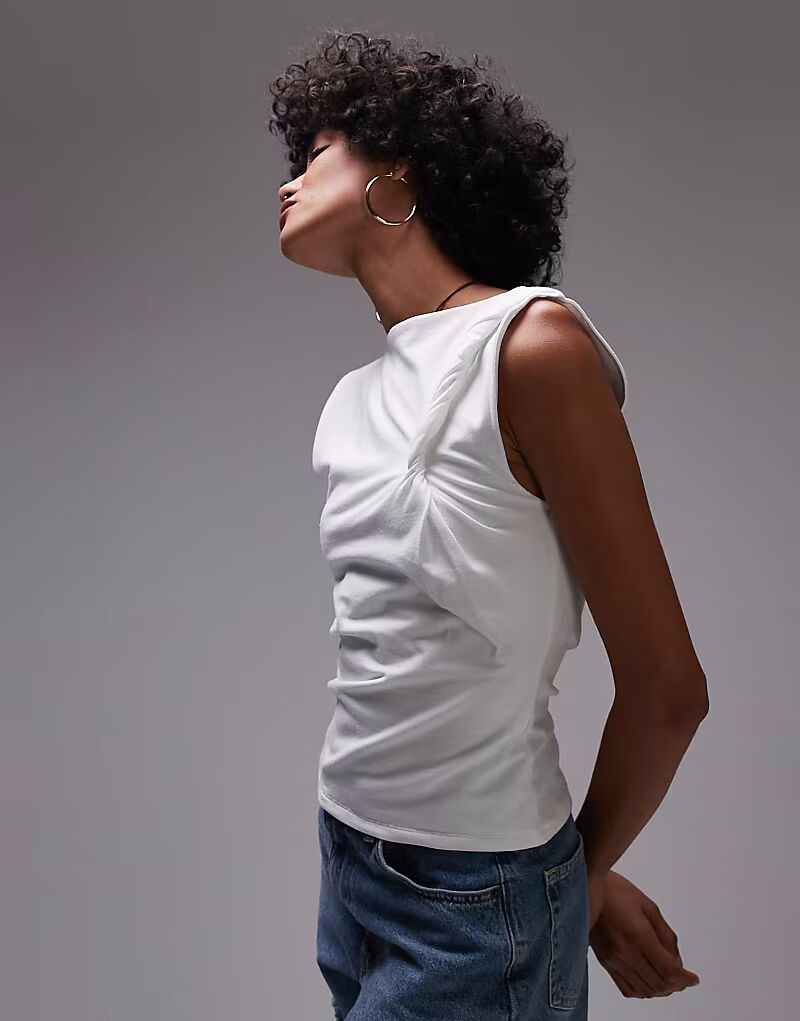 Майка Topshop с узлом на плече цвета слоновой кости
Майка Topshop с узлом на плече цвета слоновой кости