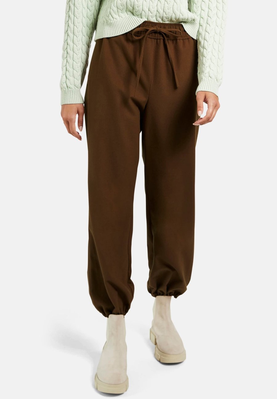 Брюки MADELEINE MIT ELASTISCHEM SCHLUPFBUND, Nut/Brown
Брюки MADELEINE MIT ELASTISCHEM SCHLUPFBUND, Nut/Brown