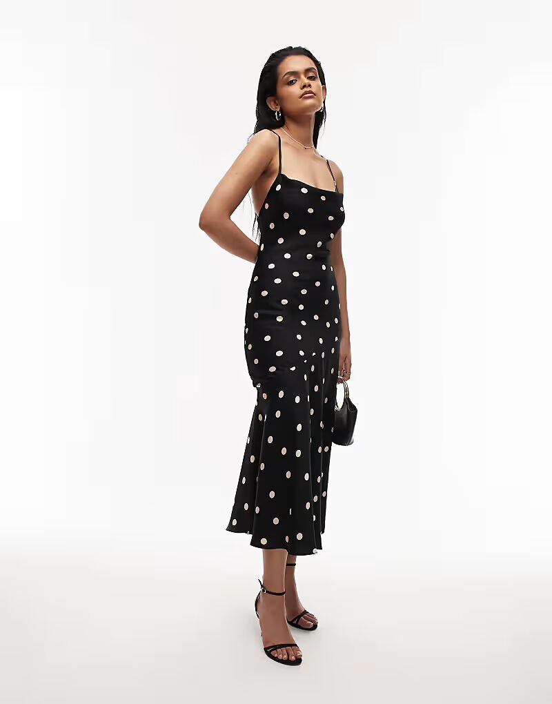 & Other Stories Платье-комбинация макси на бретельках с глубоким вырезом на спине с принтом в горошек в монохромном стиле
& Other Stories Платье-комбинация макси на бретельках с глубоким вырезом на спине с принтом в горошек в монохромном стиле