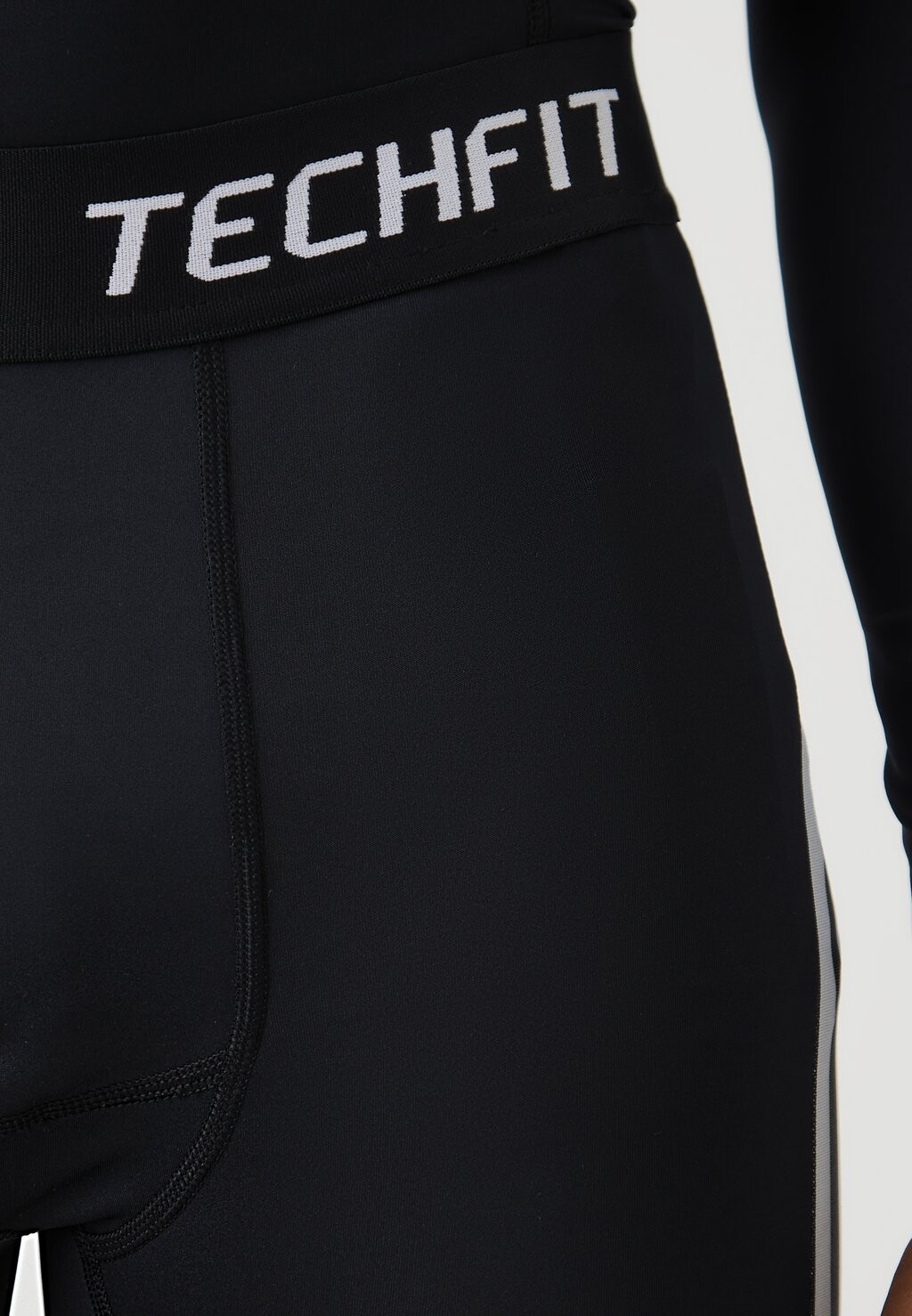 Тайтсы TECHFIT COMPRESSION 3-STRIPES LONG adidas, черный
Тайтсы TECHFIT COMPRESSION 3-STRIPES LONG adidas, черный